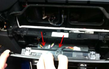 PUMA技术通报-CD无法插入，插槽被线束卡住