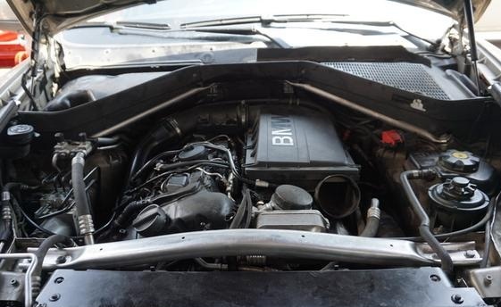 宝马X5 E70 N55 发动机免拆缸盖更换气门油封过程实拍