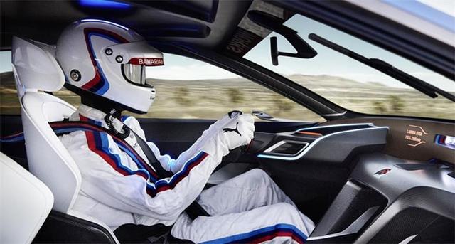 宝马与彪马合作开发通过传感器互动的智能蓝牙赛车服